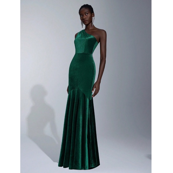 One Shoulder Green Velvet Mermaid Maxi Dress - Picture 11 of 14